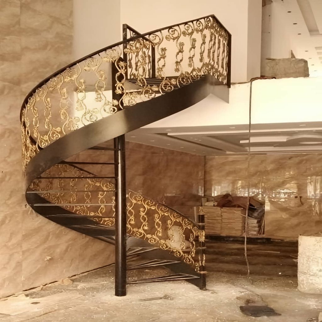 تولید پله آهنی دوبلکس با کف چوبی