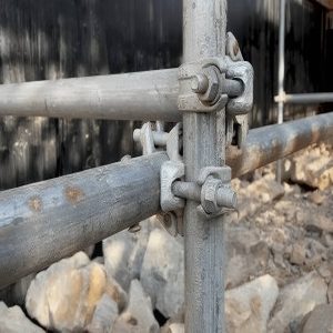 داربست حفاظتی برای حصار موقت پروژه