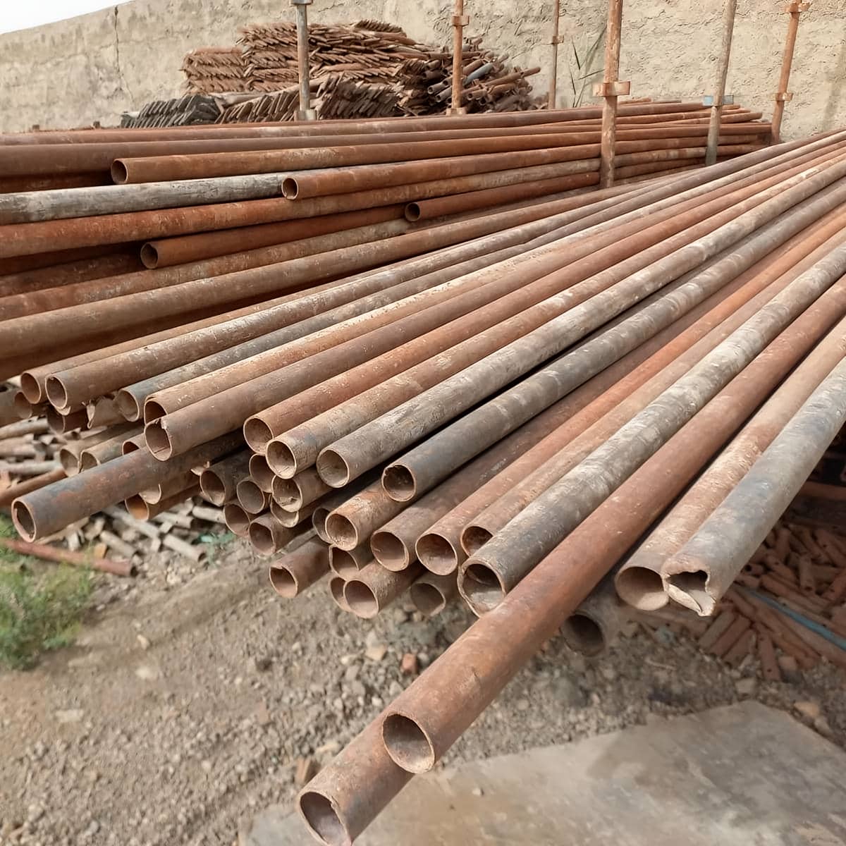 لوله داربست نو با سطح سالم و بدون خوردگی