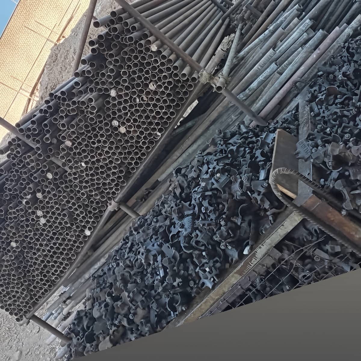 داربست حفاظتی با نرده موقت مسیر عبور