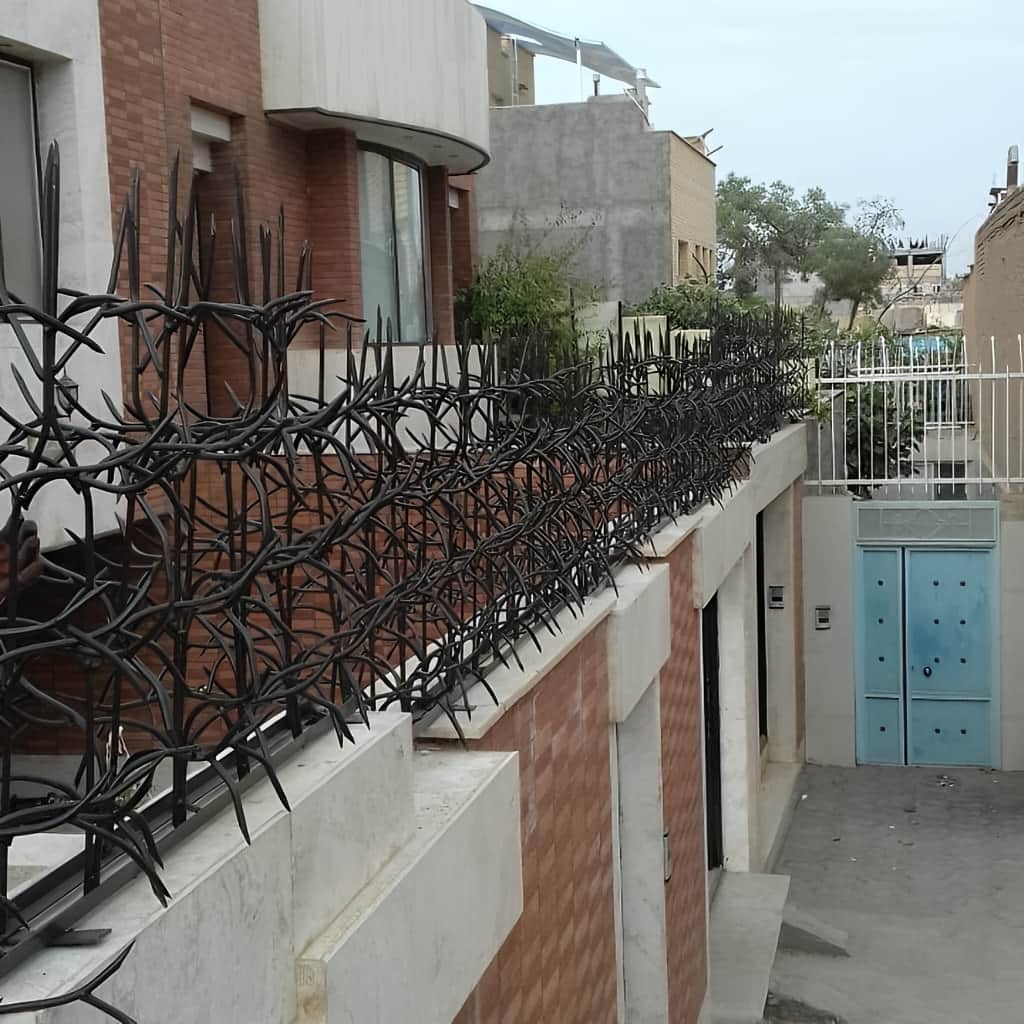 ساخت حفاظ دیوار پرتراکم خمکاری شده طرح سرنیزه‌ای
