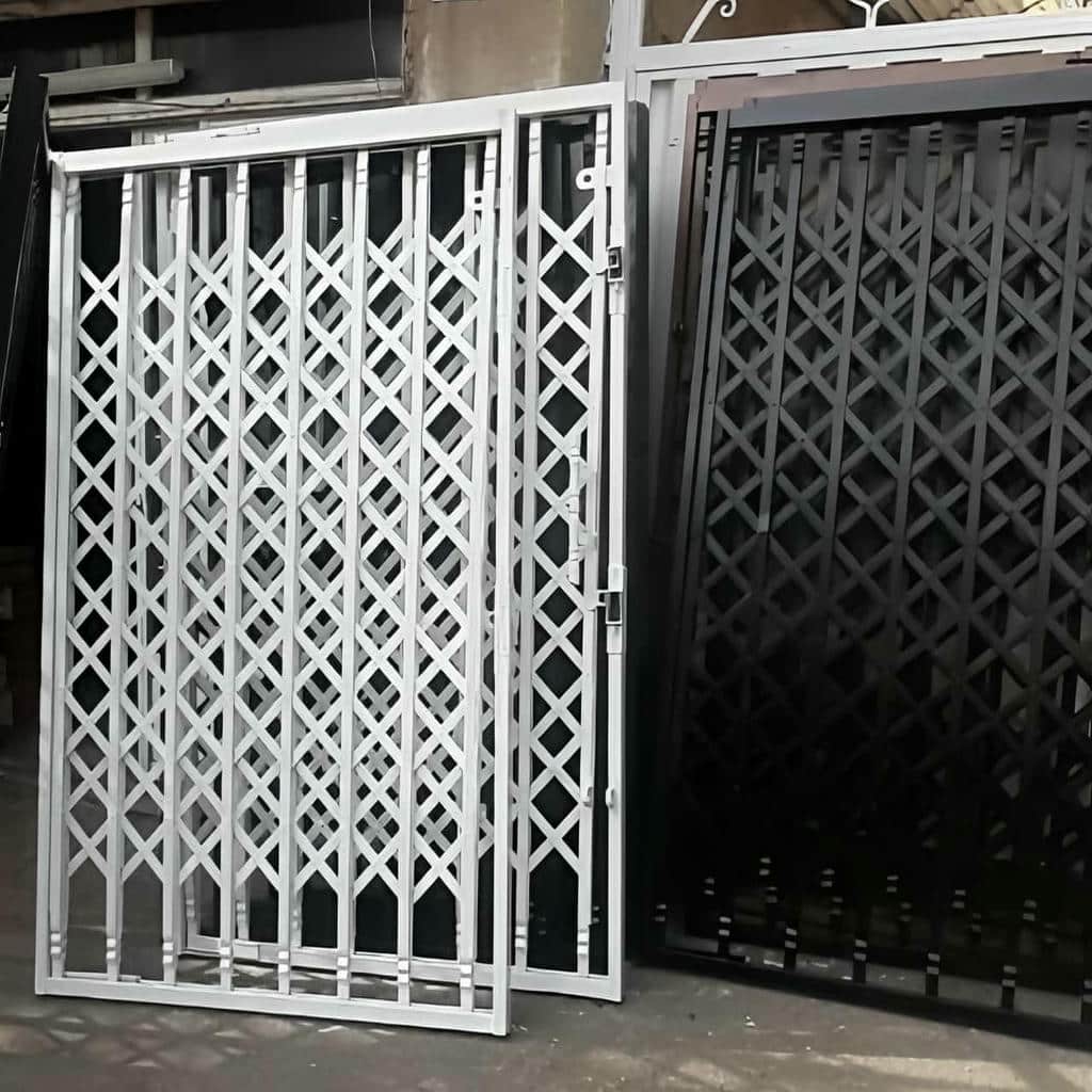 سفارش آنلاین درب آکاردئونی برای واحد اداری تمام‌قد