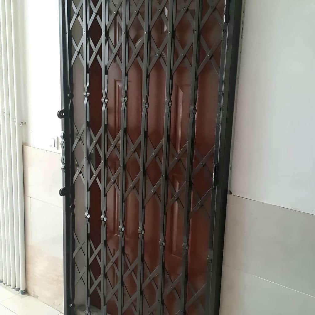 اجرای درب آکاردئونی طلایی سلطنتی ورق مشبک