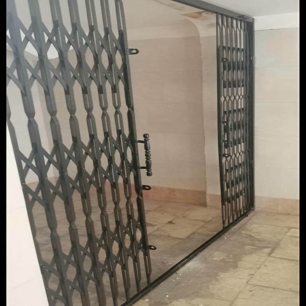 تولید درب آکاردئونی مدرن مشکی ورودی اداری قفل مخفی