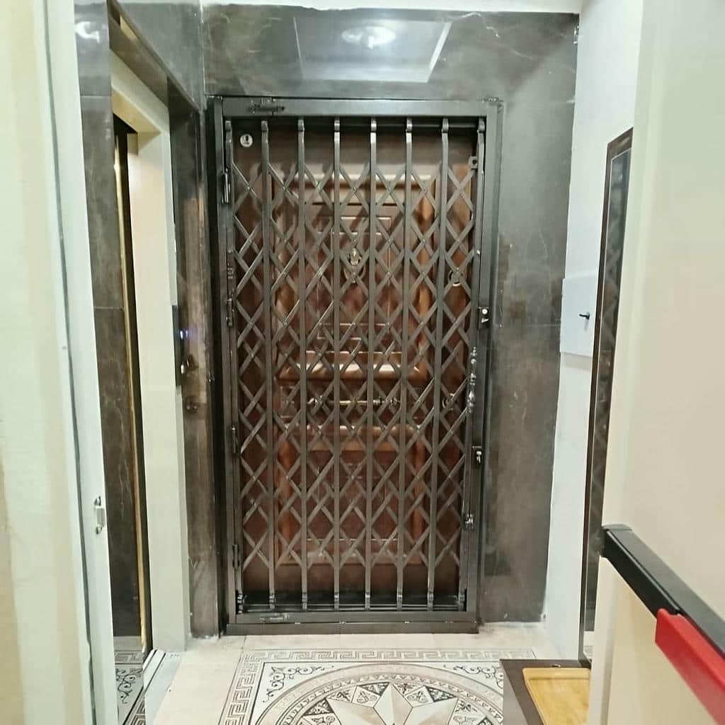 ساخت درب آکاردئونی سفید طلایی تسمه پهن ساخت درب آکاردئونی سفید طلایی تسمه پهن