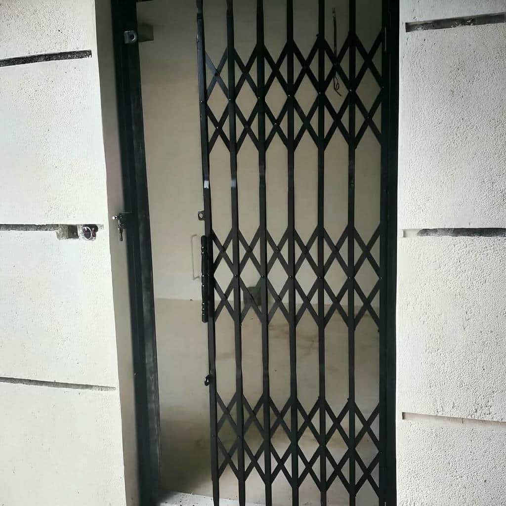 سفارش درب آکاردئونی سه گل برای ورودی واحد