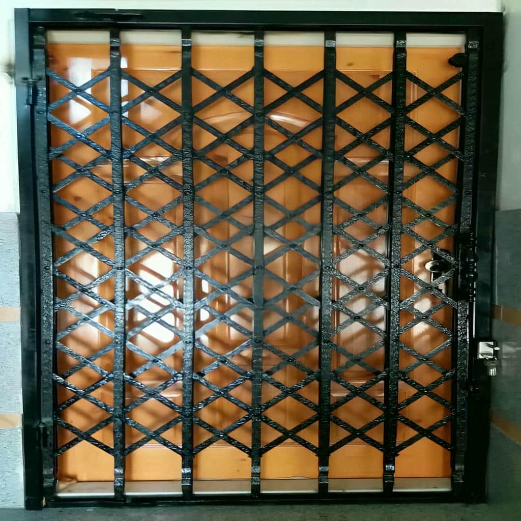 نصب درب ریلی آکاردئونی کم جا پنج‌گل