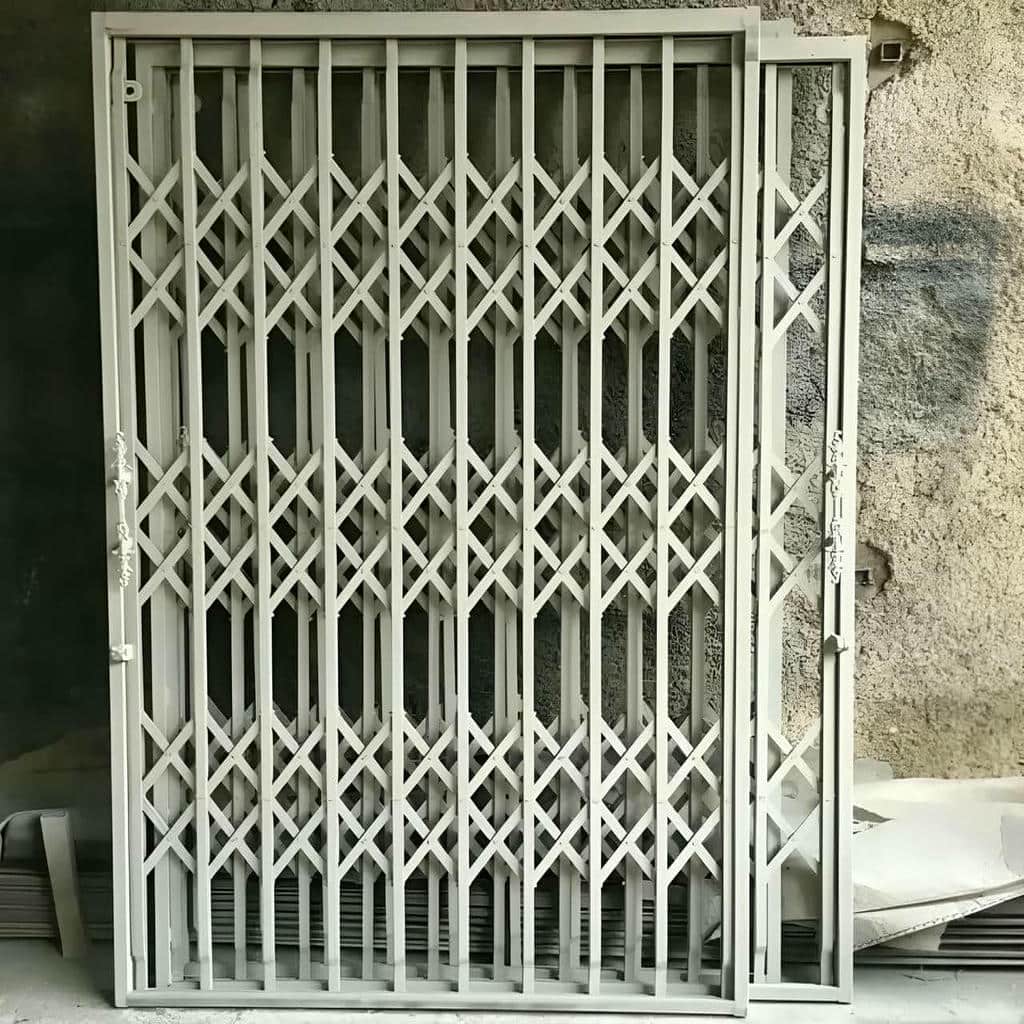 نصب حفاظ درب ضد سرقت فلزی سه گل