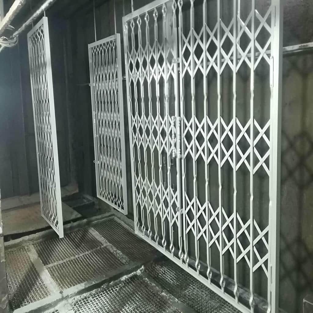 درب آکاردئونی برای واحد اداری مدل ورق‌دار