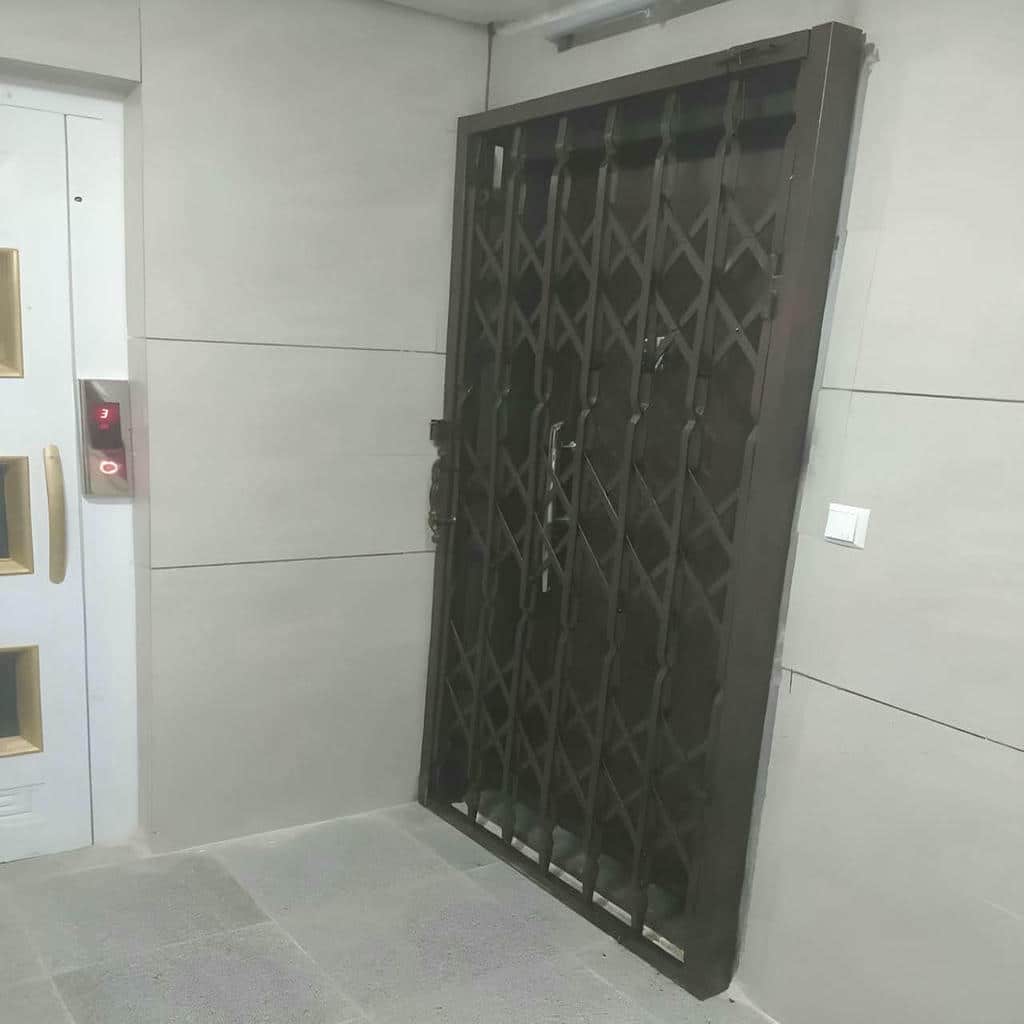 مدل درب آکاردئونی تمام قد برای ورودی بزرگ