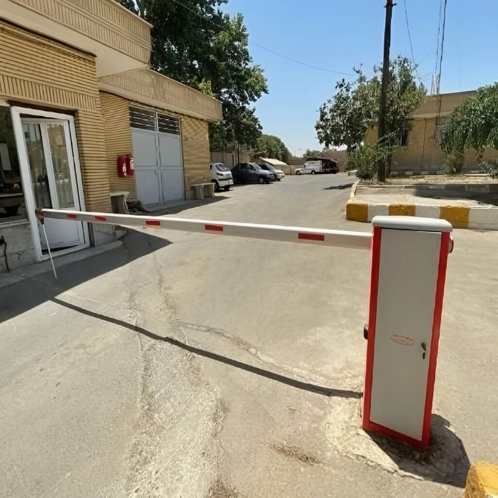 13 نمونه راهبند ورودی صنعتی کامیون رو