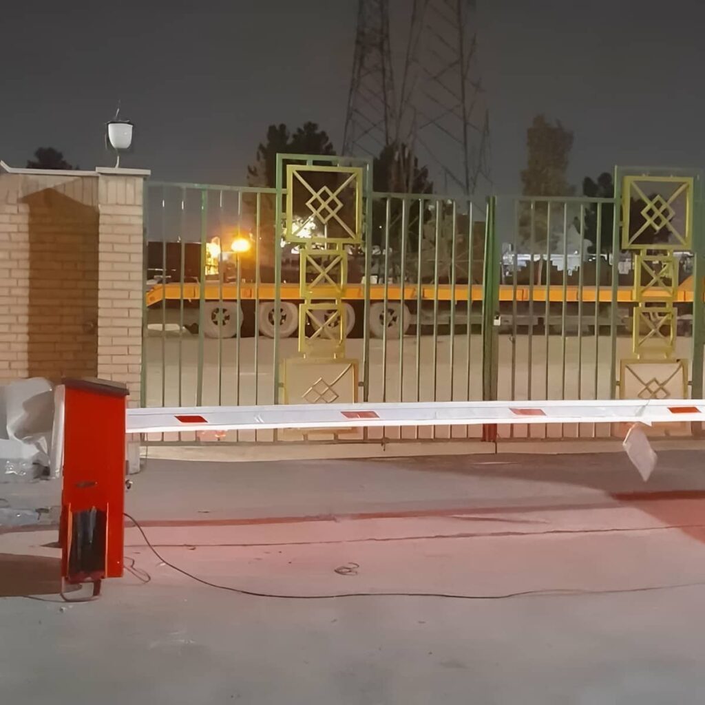 سفارش راهبند ورودی صنعتی کامیون رو با بوم بلند
