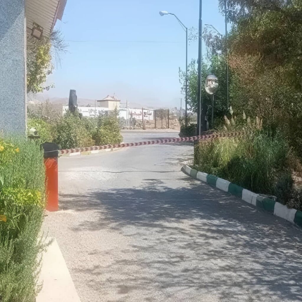 راهبند بازویی LED دار شبانه با موتور مناسب تردد بالا