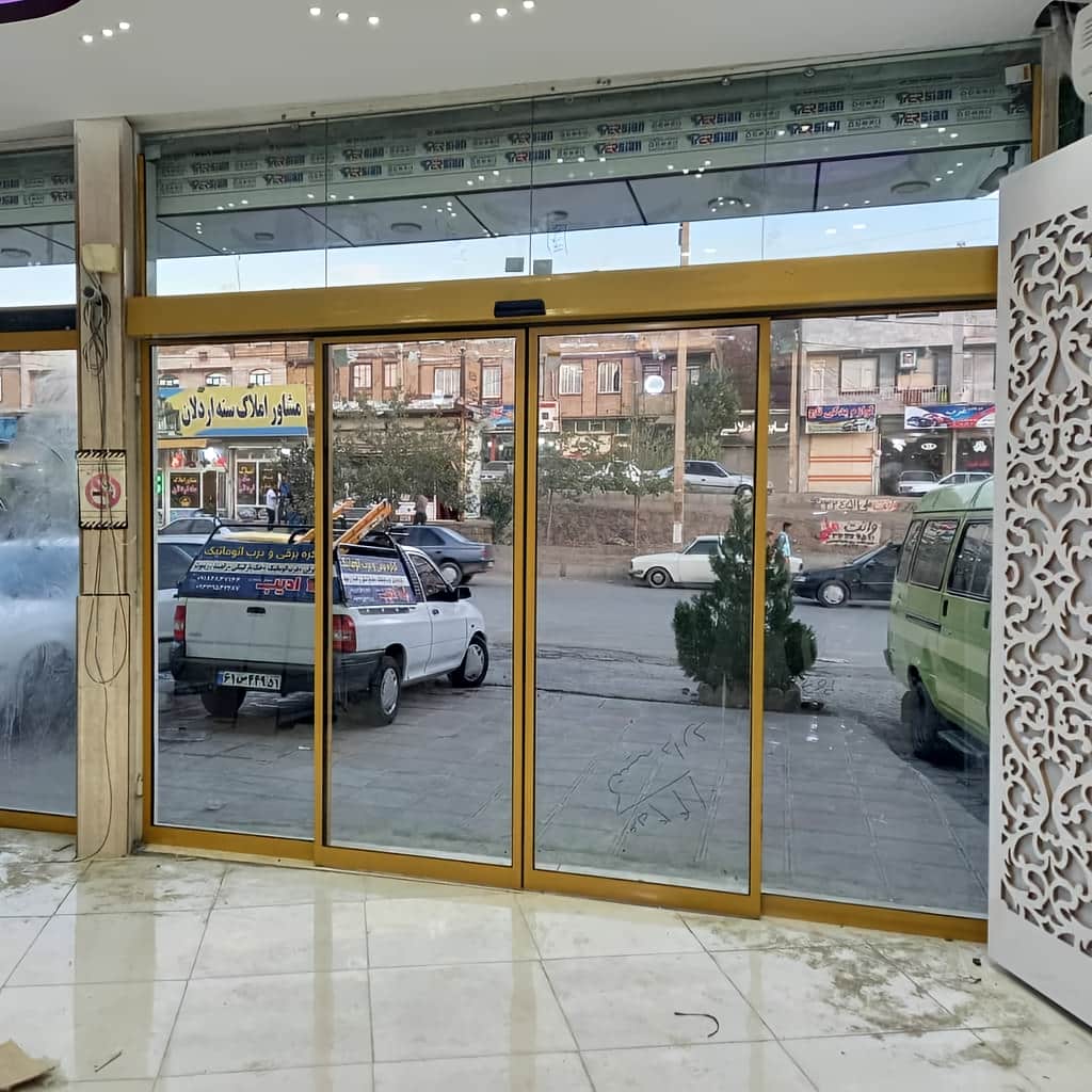 خرید درب شیشه‌ای گردان لابی با اپراتور اتوماتیک