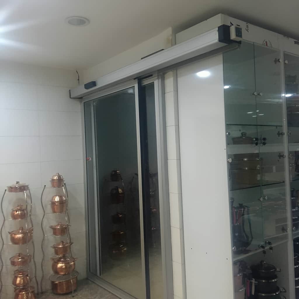 سفارش درب اتوماتیک شیشه‌ای هتل لابی دولنگه