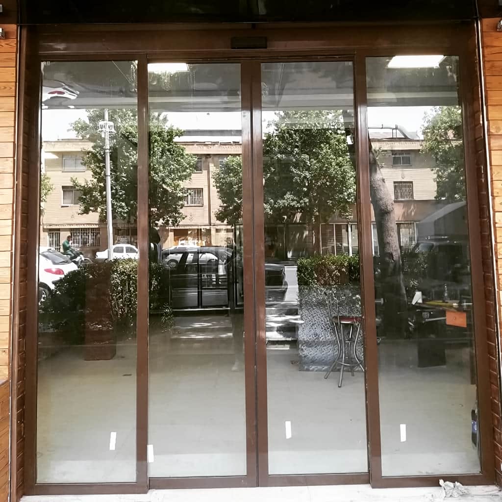 سفارش درب اتوماتیک شیشه‌ای بیمارستانی سنسور حرکت کشویی