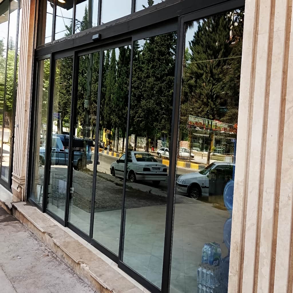 خرید درب اتوماتیک شیشه‌ای فریم‌دار آلومینیومی