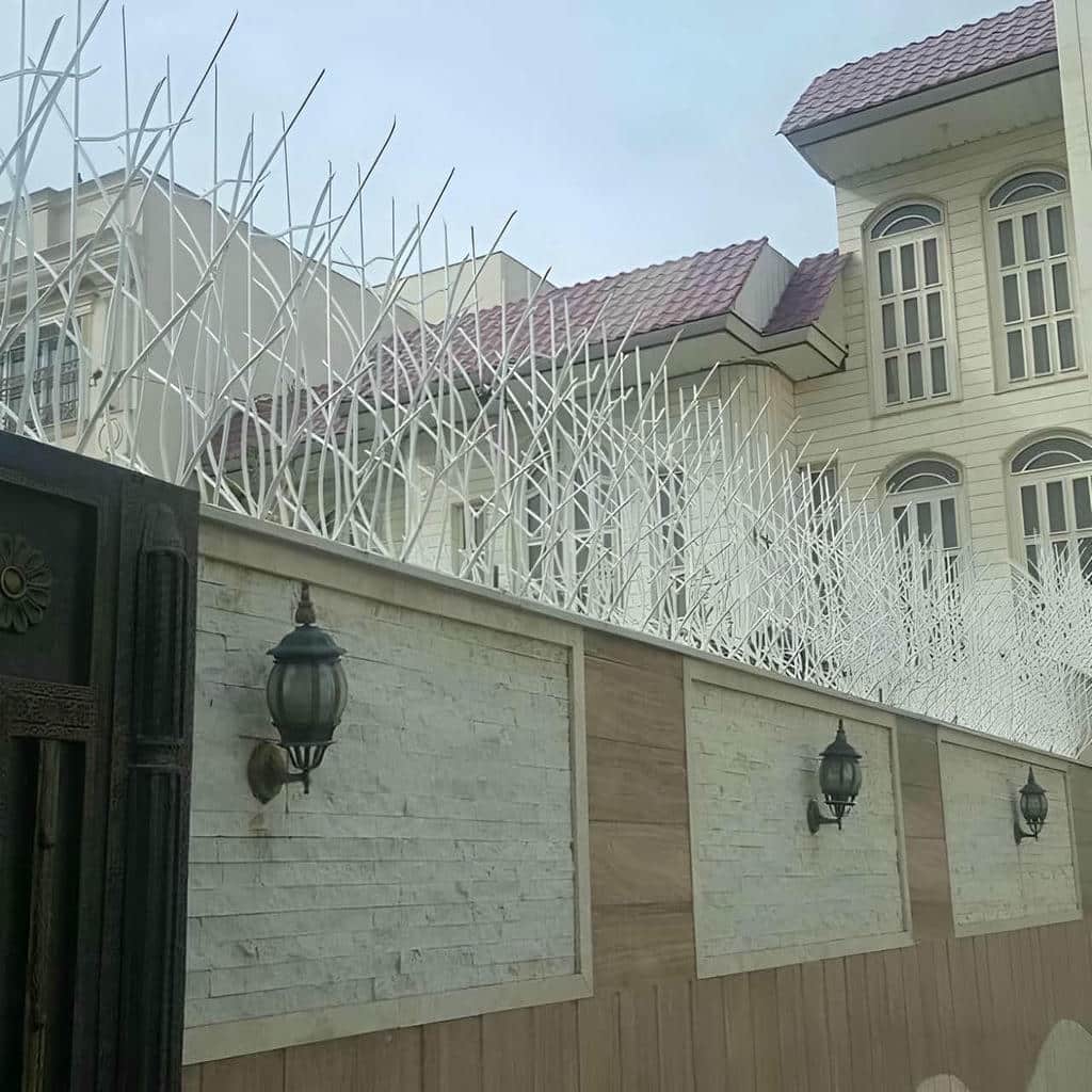 نصب حفاظ دیوار با میلگرد آجدار روی شاسی فلزی