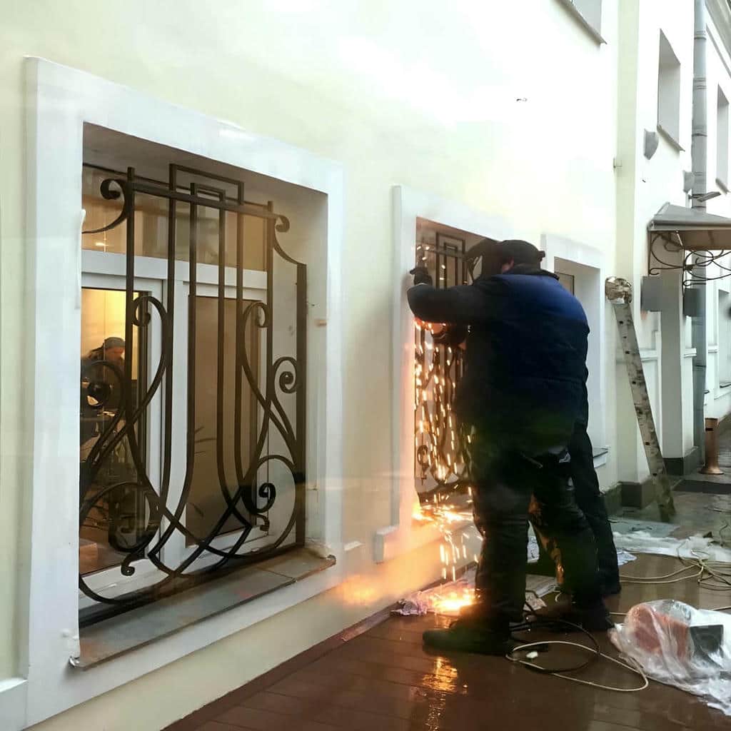 قیمت حفاظ پنجره فرفورژه گل نرده سفارشی