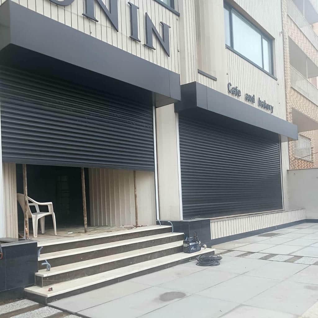 سفارش کرکره برقی مدرن نمای تجاری بر اساس تصویر نما