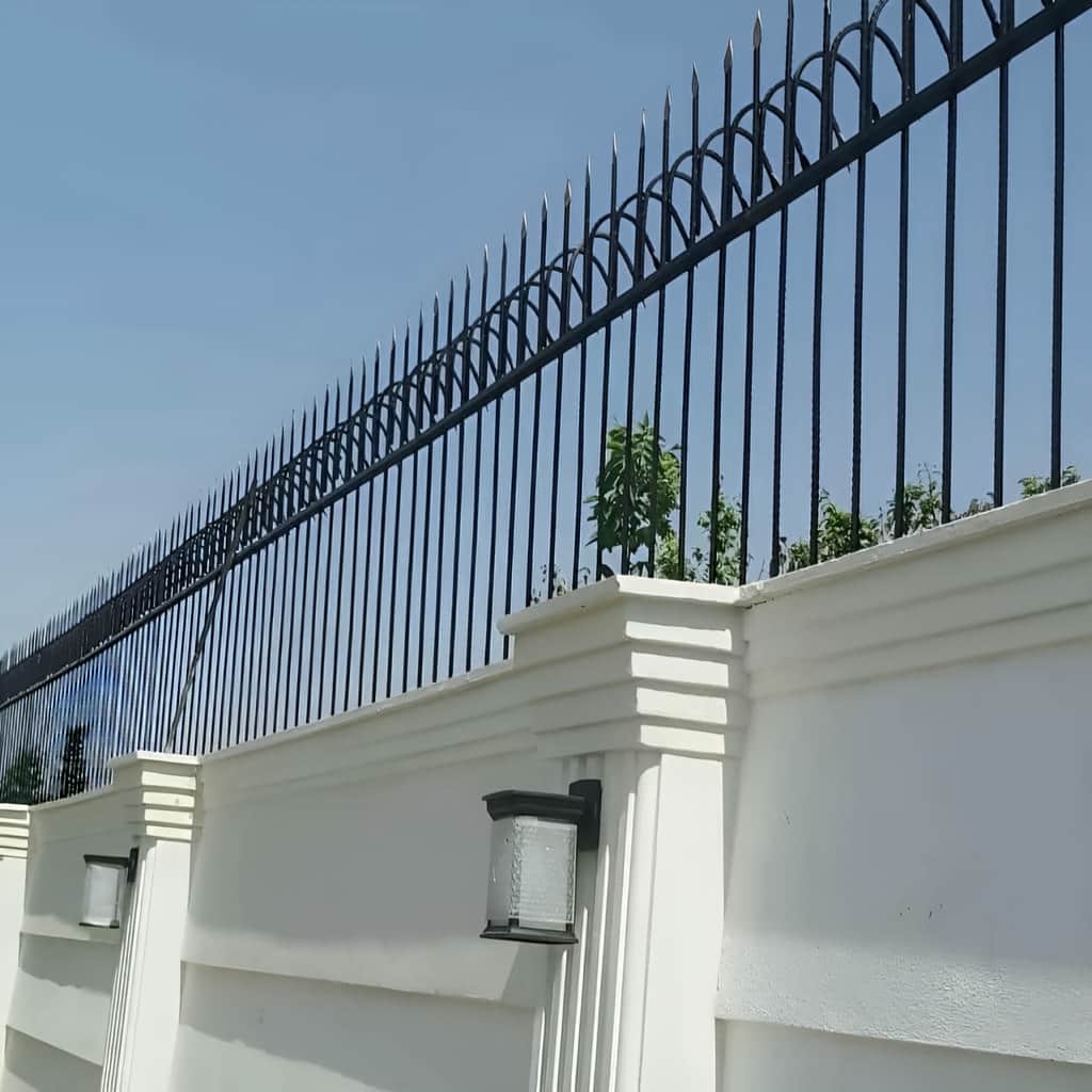 تولید حفاظ دیوار کلاسیک سرنیزه دوبل نوک‌دار