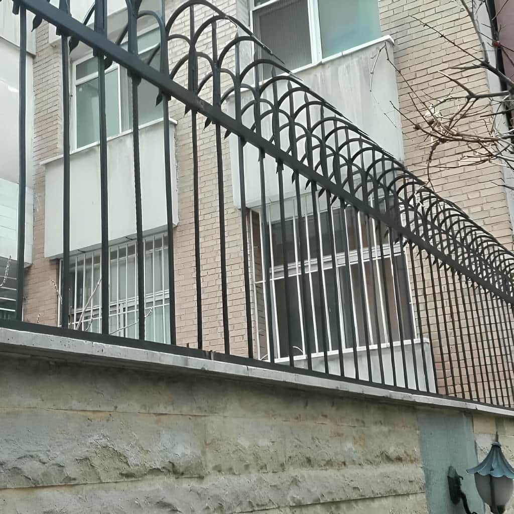 سفارش حفاظ سرنیزه ای دیوار حیاط دوسرنیزه