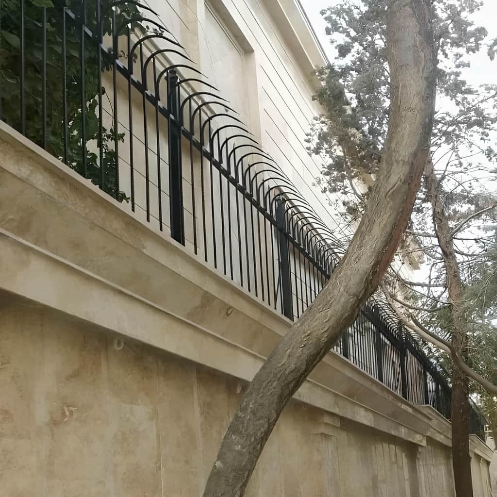 خرید حفاظ سرنیزه ای دیوار حیاط مدل کلاسیک