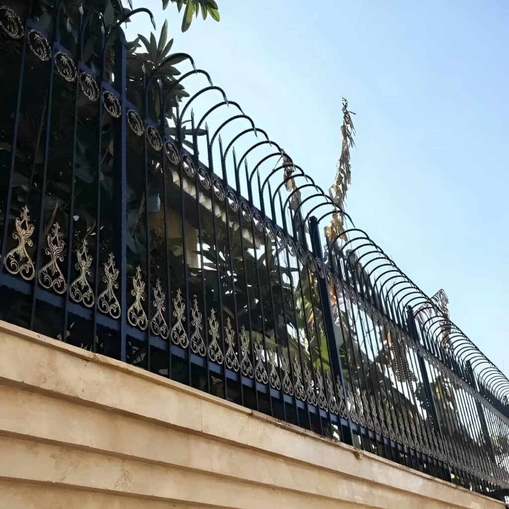 تولید حفاظ سرنیزه ای دیوار حیاط مدل آبشاری