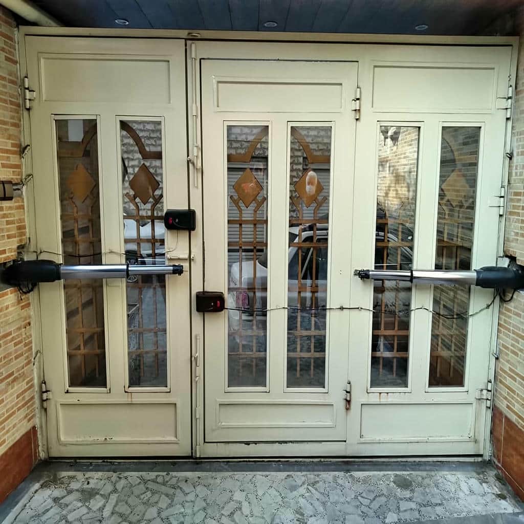 مقایسه طرح‌های درب برقی پارکینگ ریلی برای انتخاب آسان