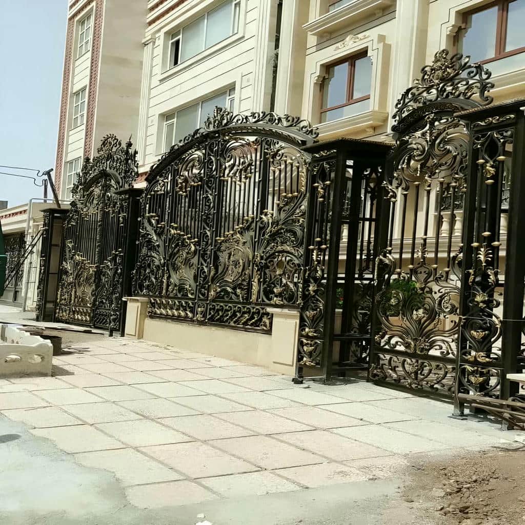 انتخاب درب حیاط طاق دار با خیز مناسب