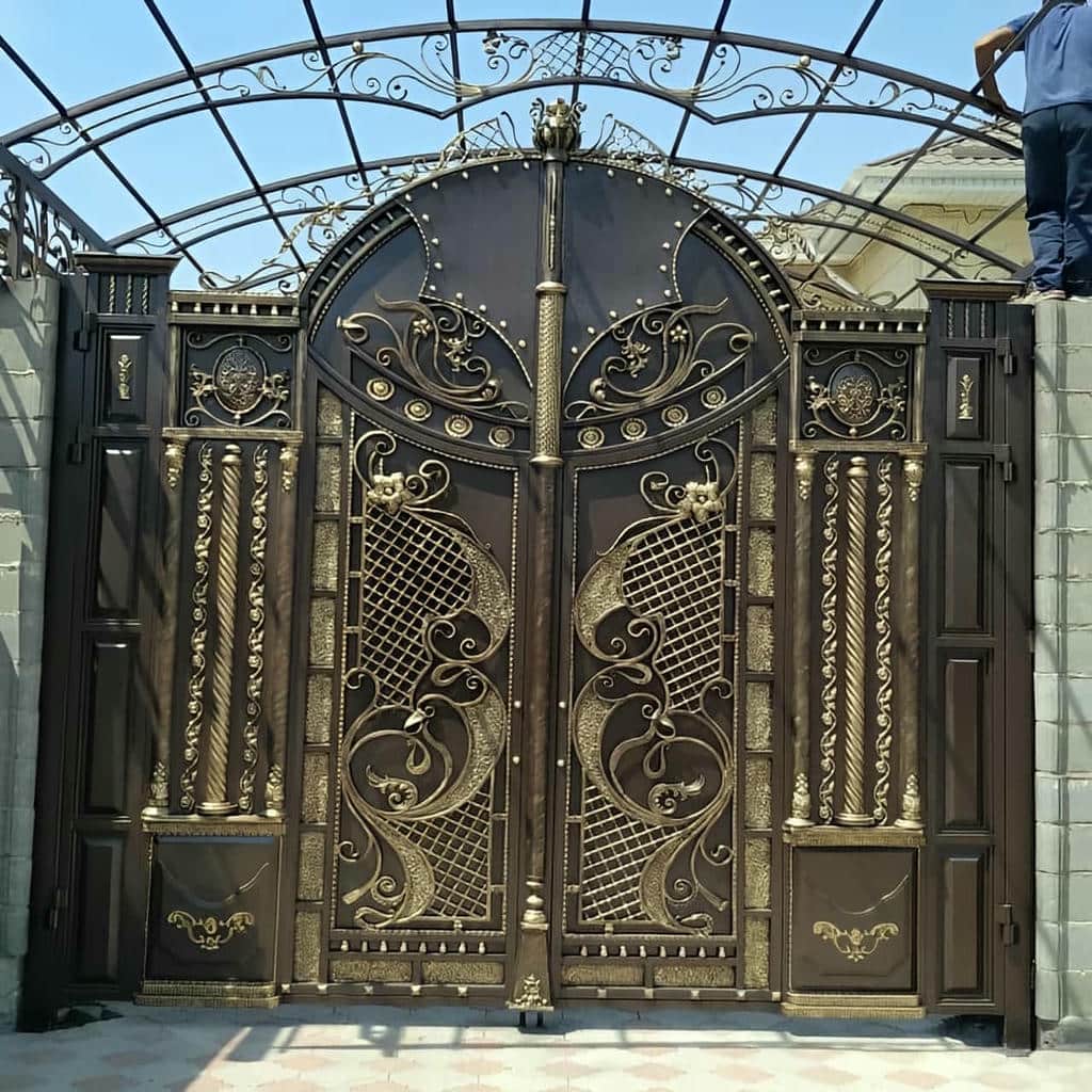 7 مدل درب ویلایی قاب دار محوطه