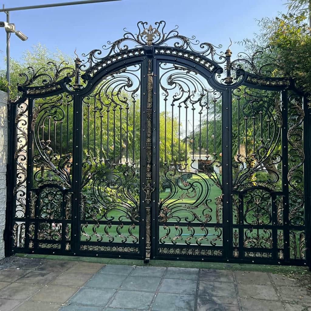 سفارش درب پارکینگ فلزی نمای ساختمان بر اساس ابعاد دهانه