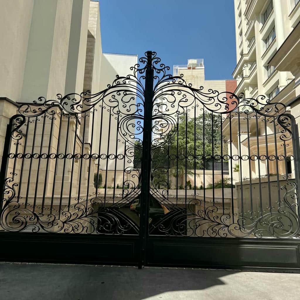خرید درب پارکینگ ویلایی دو لنگه متناسب با حیاط