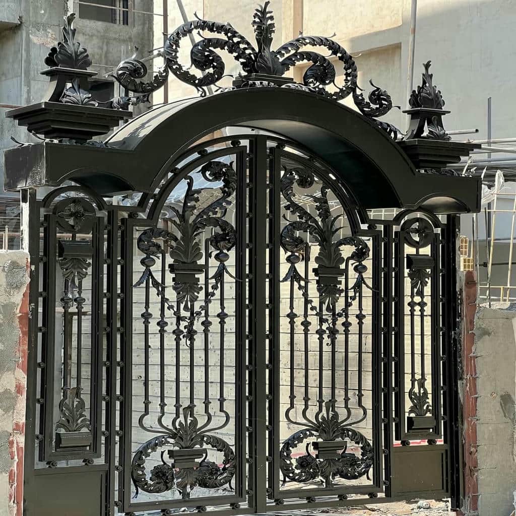مدل افقی درب حیاط طرح چوب فلزی برای نمای مدرن مدل افقی درب حیاط طرح چوب فلزی برای نمای مدرن