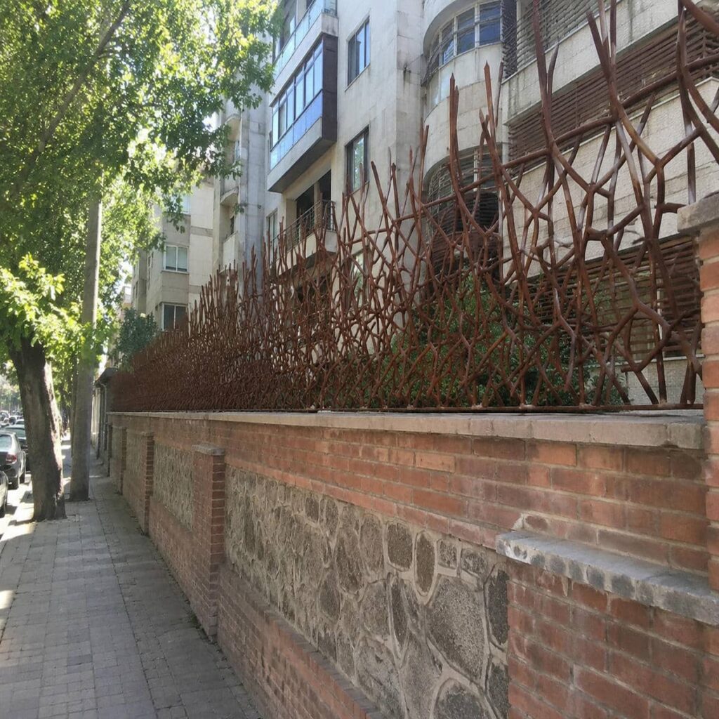 خرید حفاظ روی دیوار حیاط مسکونی مدل شاخ گوزنی خرید حفاظ روی دیوار حیاط مسکونی مدل شاخ گوزنی