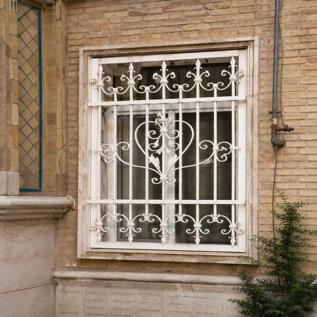 ساخت حفاظ پنجره جای گلدان دار کف مشبک