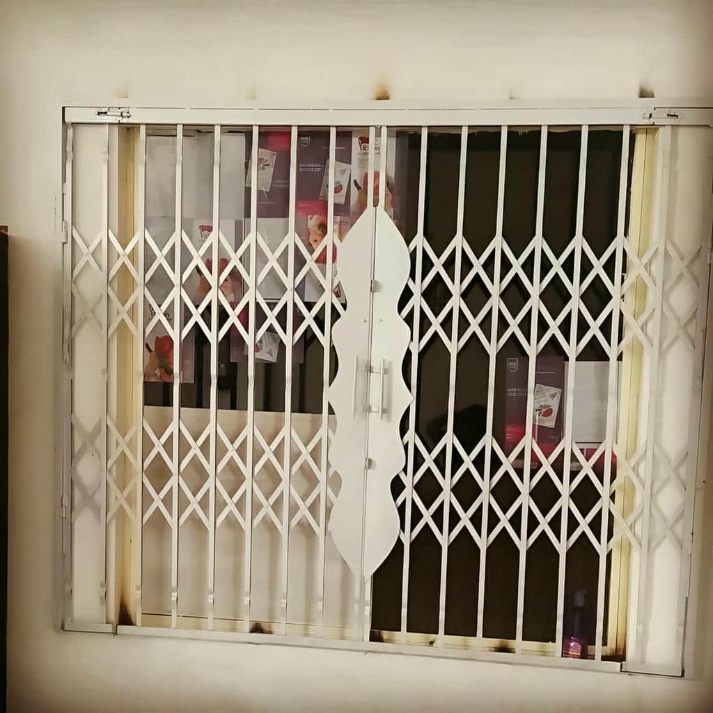 سفارش حفاظ پنجره متحرک کشویی دولنگه