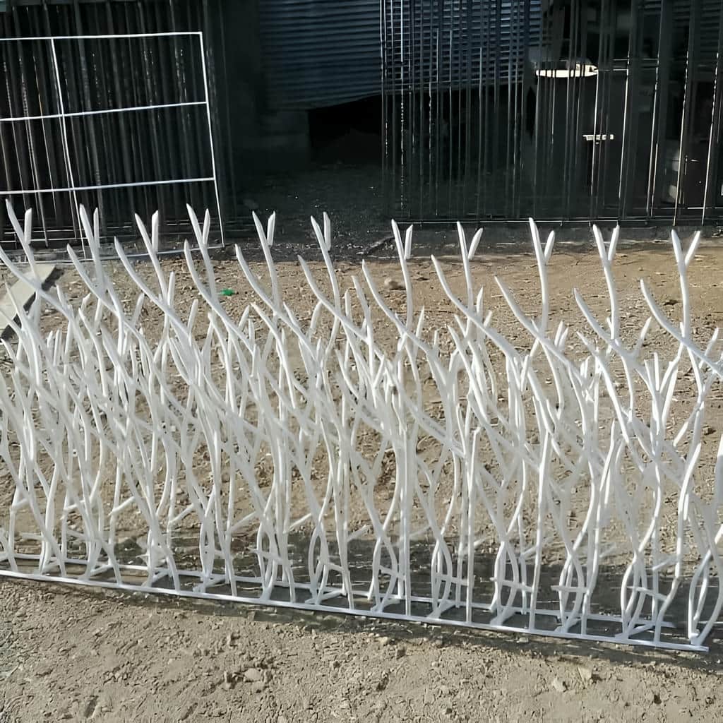 حفاظ بوته ای با شاخه های فلزی منظم