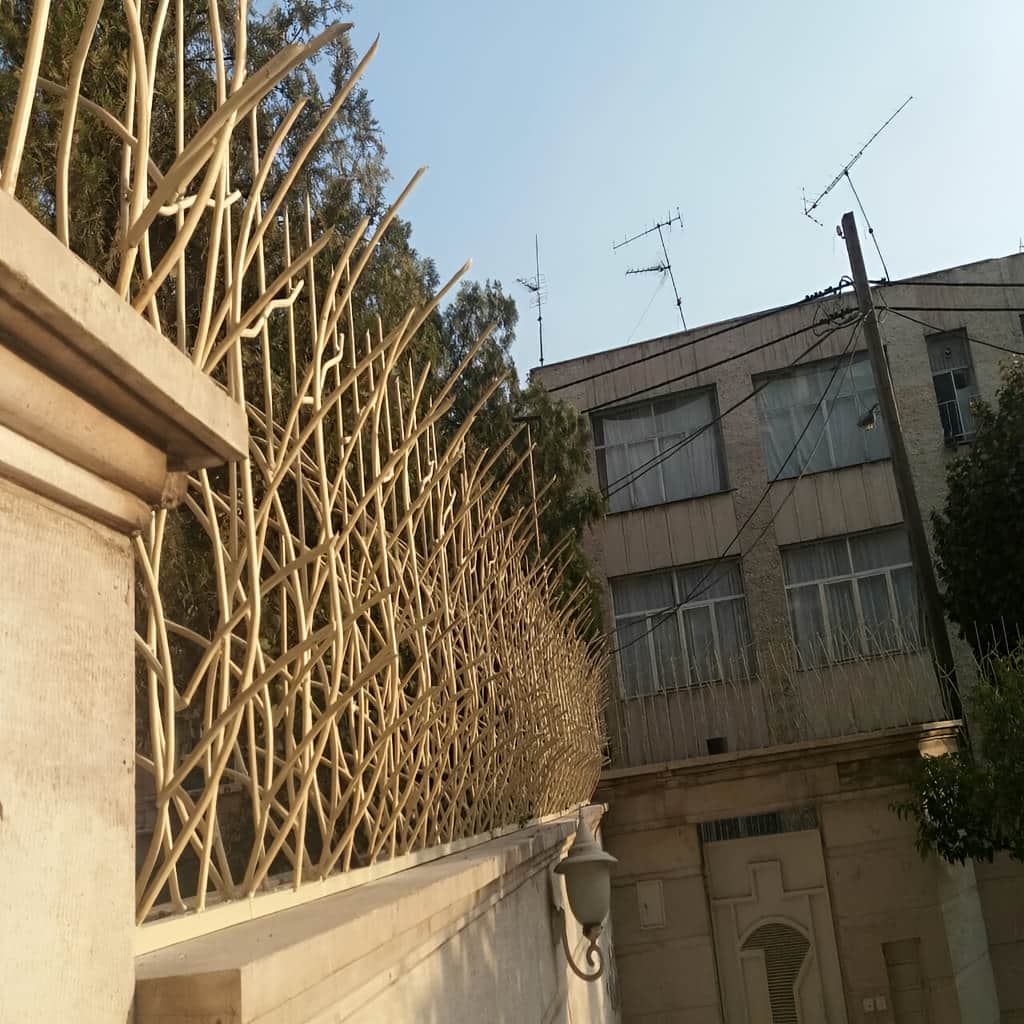 حفاظ نیزار رنگ شده برای نما