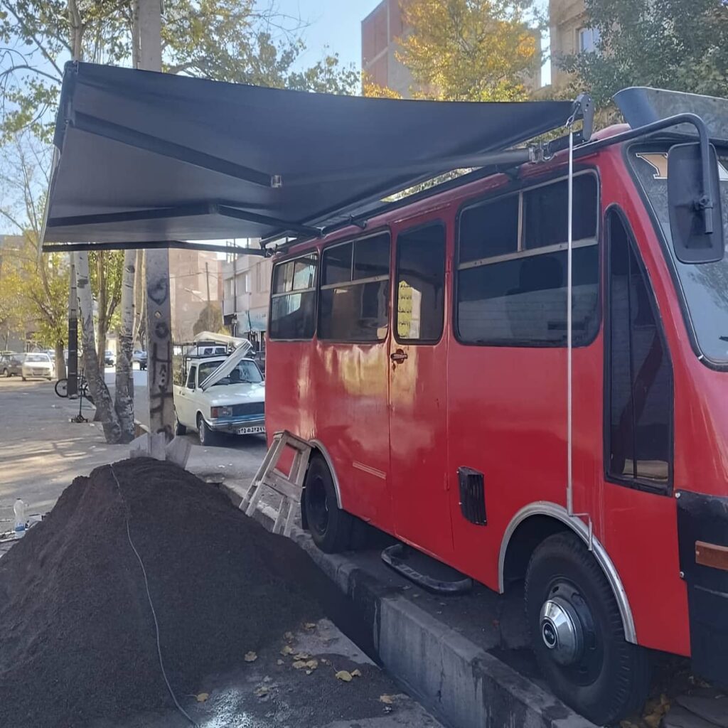 سایبان بالکن تاشو روی نمای بازسازی شده