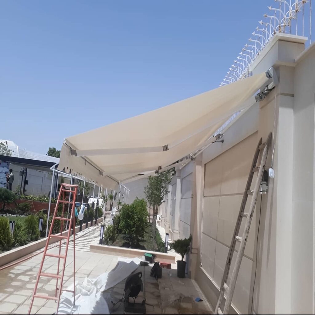 سایبان حیاط با سازه فلزی نمای روبرو سایبان حیاط با سازه فلزی نمای روبرو