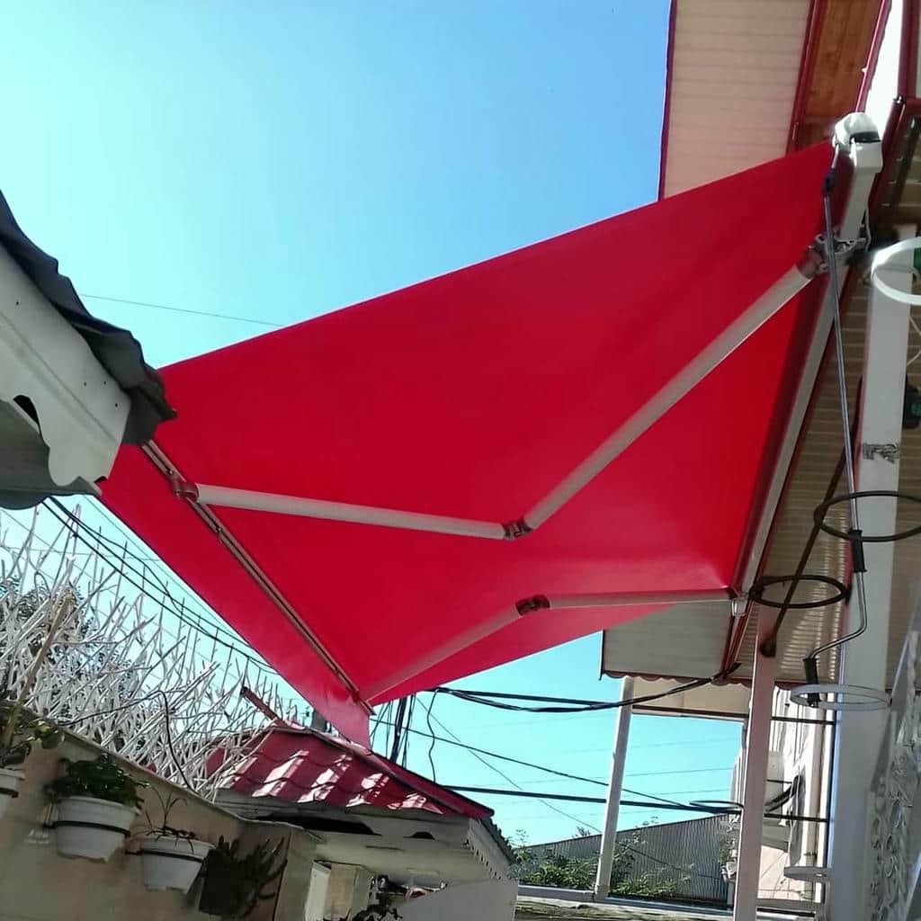 سایبان ریموت دار بازویی با سازه فلزی