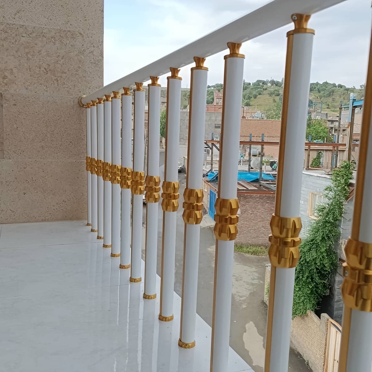 نرده پله آپارتمان فلزی