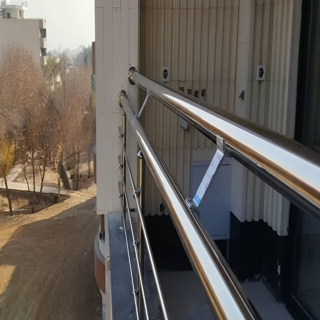 حفاظ بالکن ویلایی مدرن