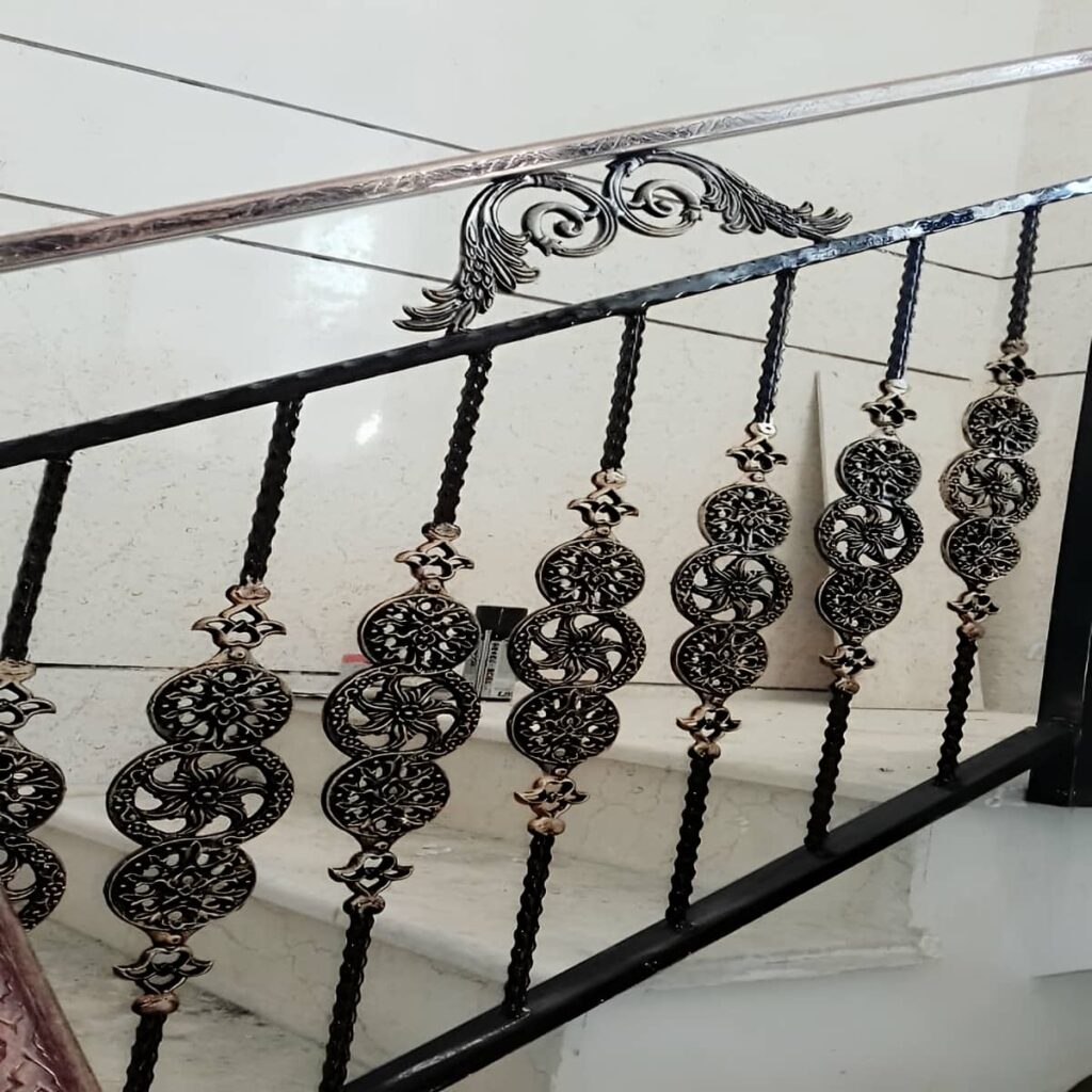 نرده پله با پوشش رنگ
