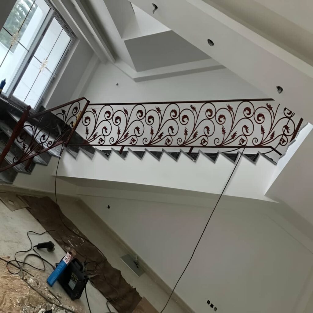 نرده فرفورژه بالکن با پوشش رنگی