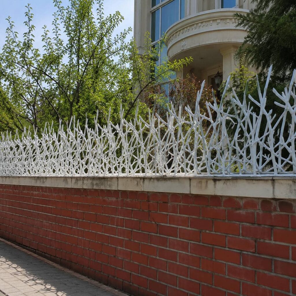 حفاظ شاخ گوزنی آبشاری نصب شده روی دیوار