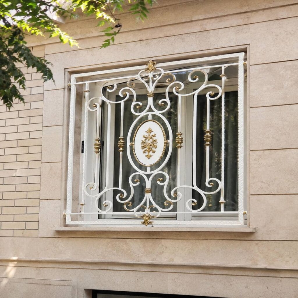 پنجره دوجداره با حفاظ
